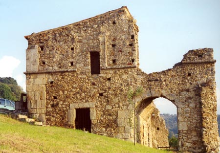 Ruderi di case gentilizie del 700 (4)