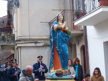 PROCESSIONE DELLA MADONNA IMMACOLATA 8-12-2004 (4)